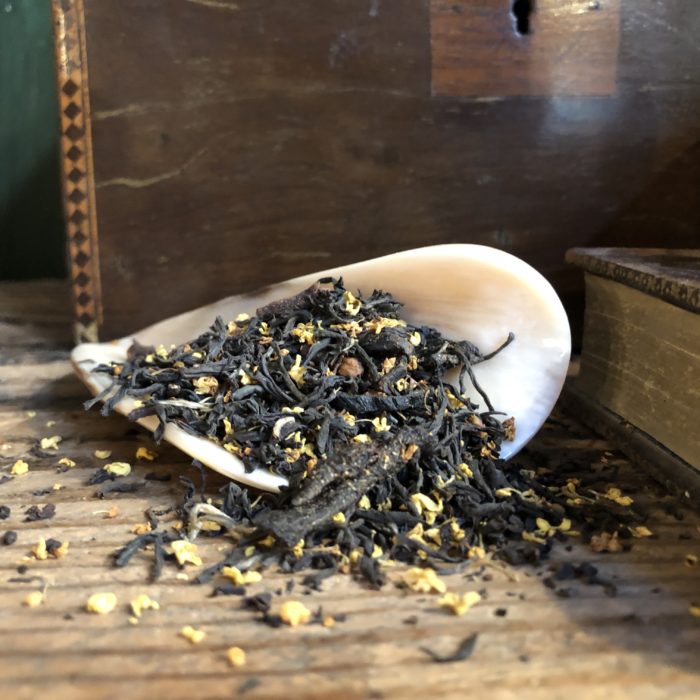 Thé noir intense parfumé naturellement de la maison Thé-ritoires : mélange "la Bête" en l'honneur de Jean Cocteau